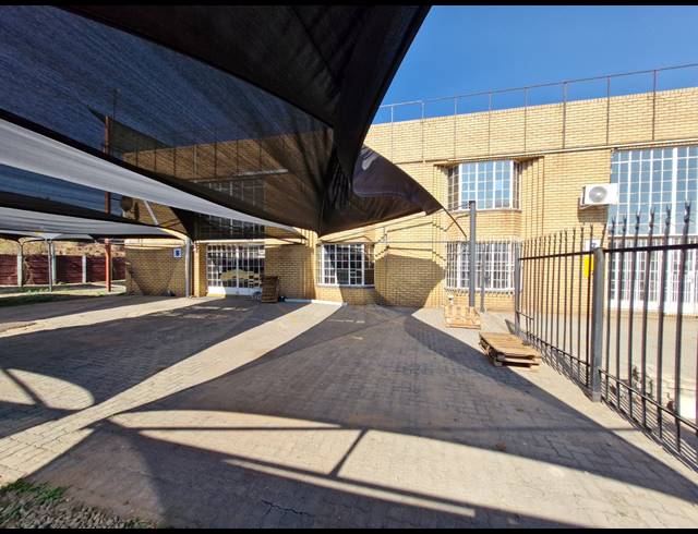 558M² WAREHOUSE TO LET IN JET PARK